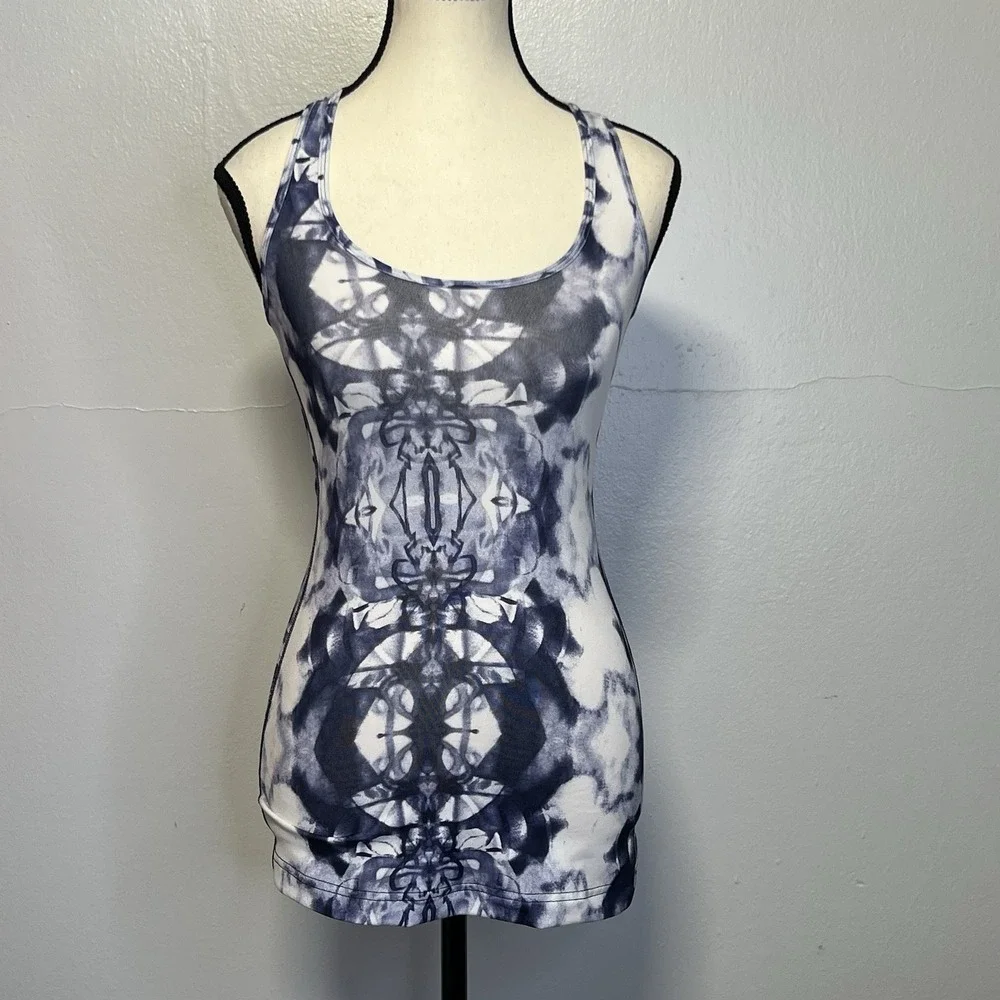 Lululemon Cool Racerback Tank Top Women's Sz 2‎ White Blue Tie Dye
